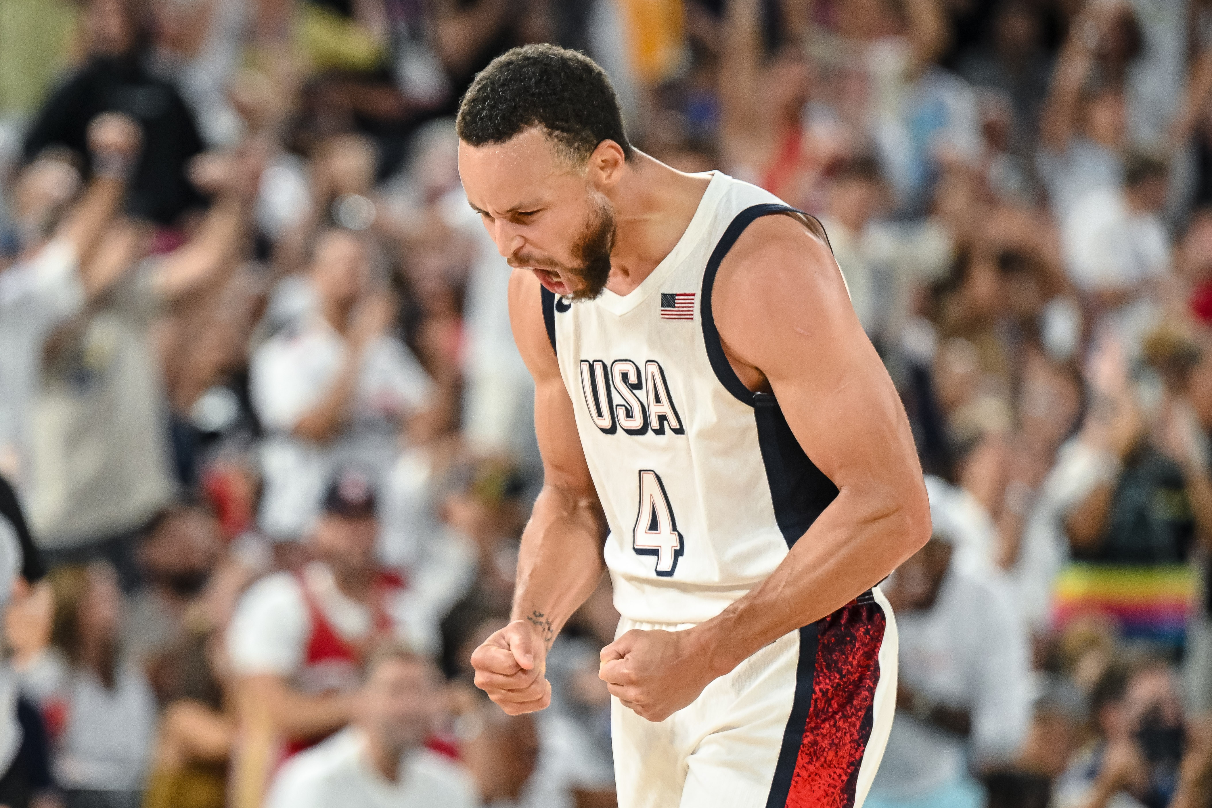  库里关键节点比分优势明显，塞尔维亚队带队取胜！